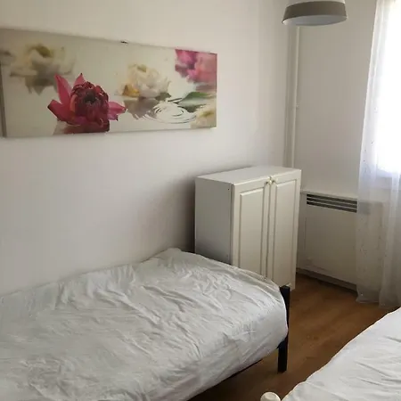 appartement T3 Docks parking Apartamento *