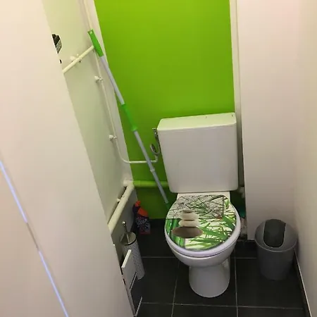 Deux Salon Parking Kindarena Apartamento Ruan