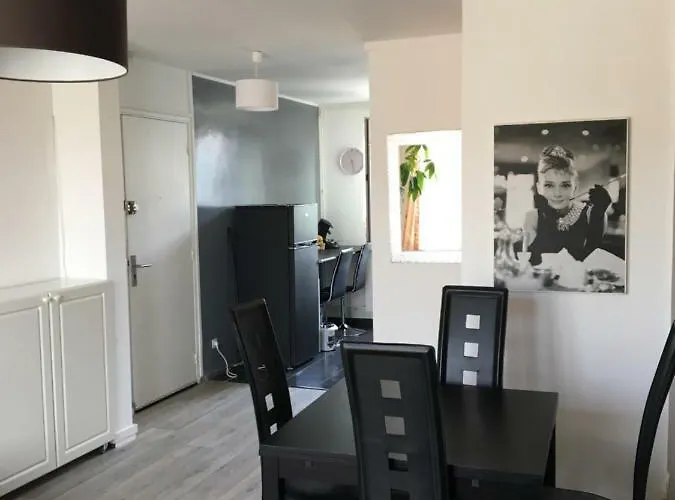 Deux Salon Parking Kindarena * Rouen