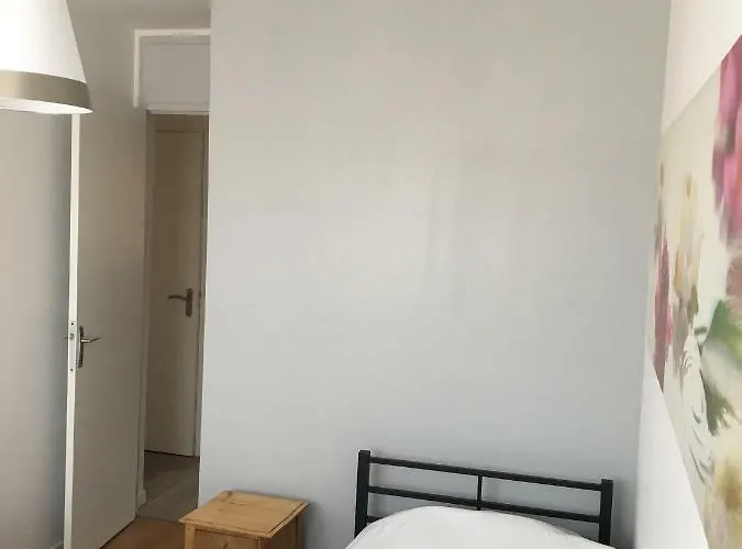 Deux Salon Parking Kindarena Apartman